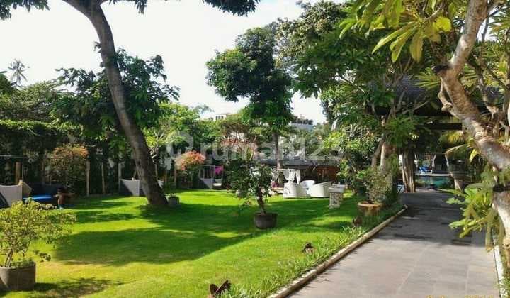 Hotel di Petitenget Seminyak, Badung 3.010 m HGB