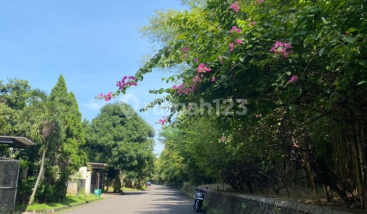 Luxurious Pool And Cozy House For Sale At Giriloka Bsd