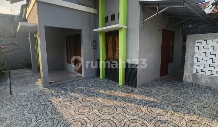 Rumah 2 Kamar Tidur dengan Carport Ber Kanopi Muat 2 Mobil