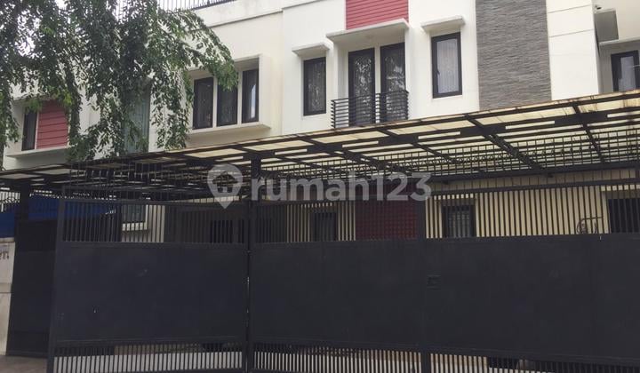 Rumah Besar Siap Huni Bisa Untuk Kantor Dijual di Duri Kepa, Jakarta Barat
