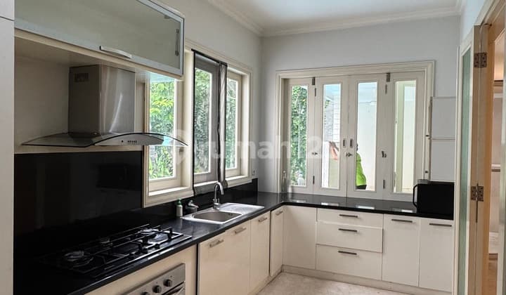 Rumah di Pondok Indah Dekat ke Jis