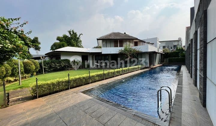 Luxury Furnished Spacious House di Cipete Selatan