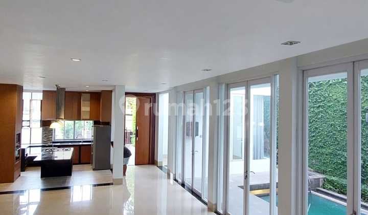 Rumah di Pondok Indah Dekat Jis