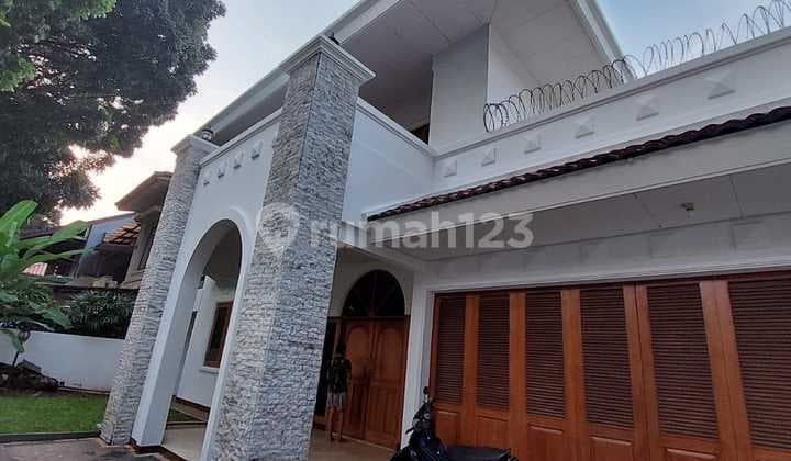 Rumah Asri di Area Premium di Pondok Indah dekat ke JIS