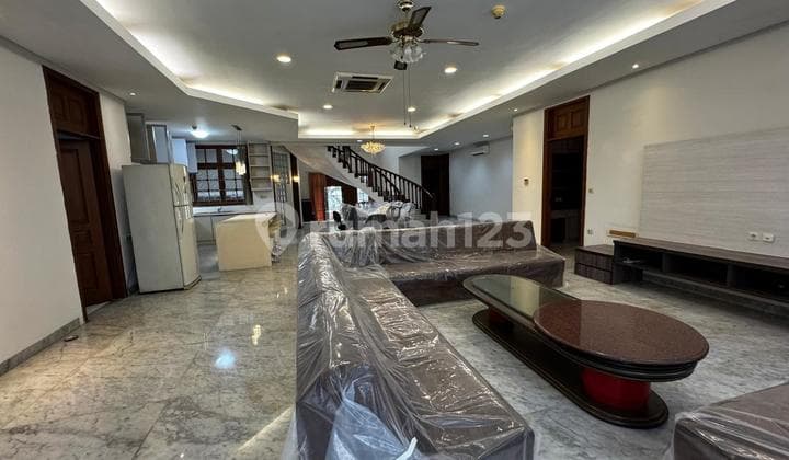 Rumah di Pondok Indah, Furnished, Dekat Jis