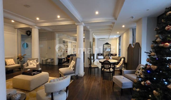 House in Kebayoran Baru Suitable for Beauty Clinic, Office, and Showroom