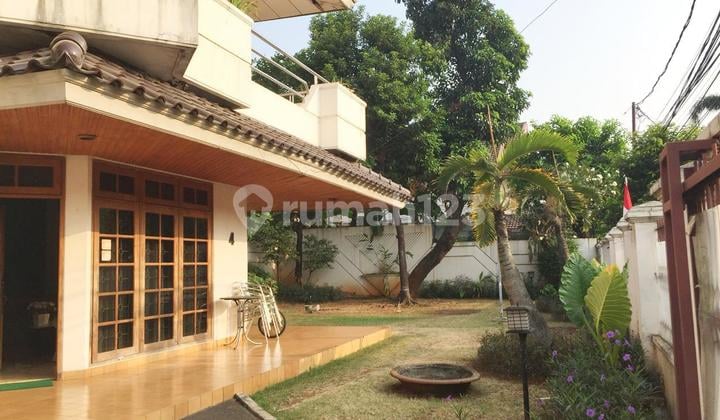 Rumah 2 Lantai di Cilandak Barat, Halaman Luas, ada Studio