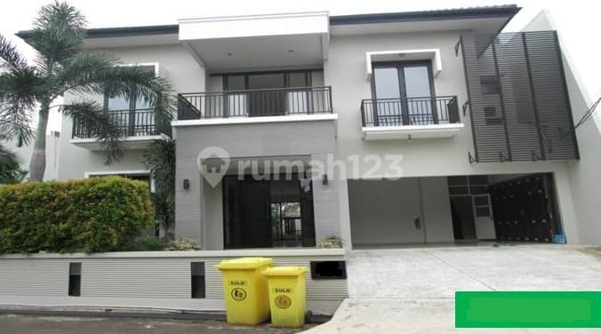 Jual Rumah Cipete Dekat Stasiun MRT - Dalam Komplek Private, Ada Pool