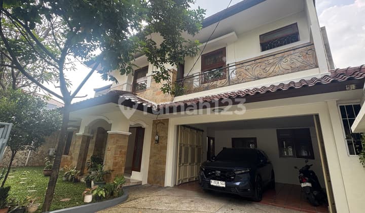 Rumah 2 Lantai Cipete, Tenang, Luas & Ada Kolam Renang!