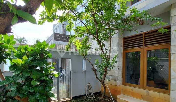 House in Lebak Bulus, 2 floors, 4+1 Bedrooms