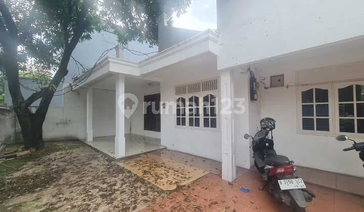 For Sale Affordable House in Kebayoran Baru – Land Included, Near SCBD, Quiet Neighborhood