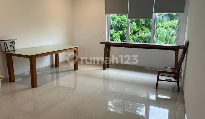 Hunian Privat di Lebak Bulus Dekat Tol Jorr, Carport 2 Mobil, Lingkungan Elit