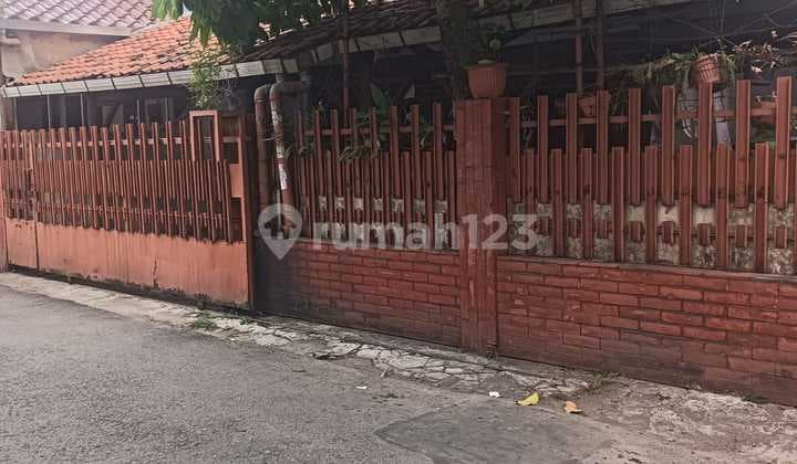 Rare Find! Old House Near SCBD, Two-Car Road.