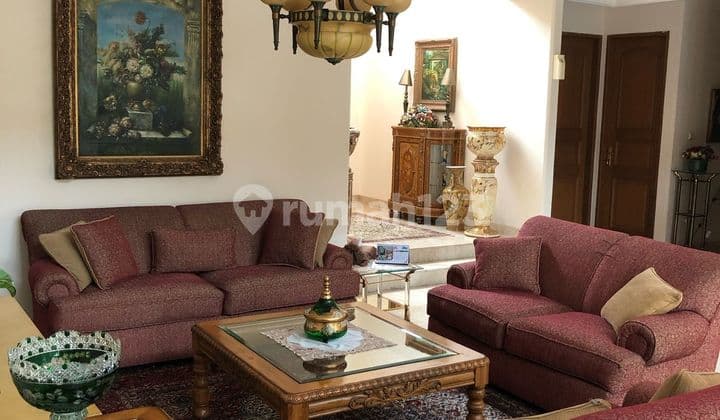 Sewa Rumah Cantik di Cipete - Dekat MRT, 3 Lantai, Lokasi Strategis