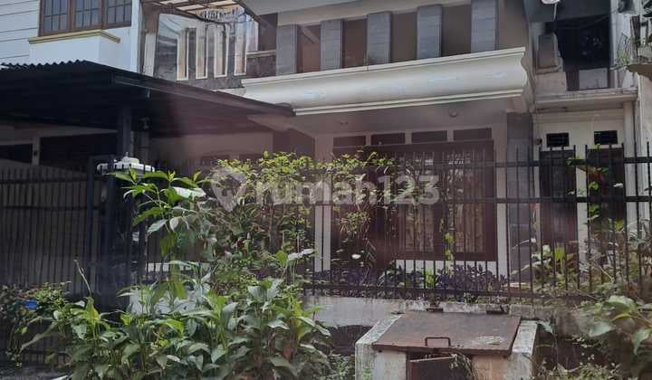 Jual Rumah 2 Lantai Siap Huni di Pondok Indah - Lokasi Strategis dan Nyaman