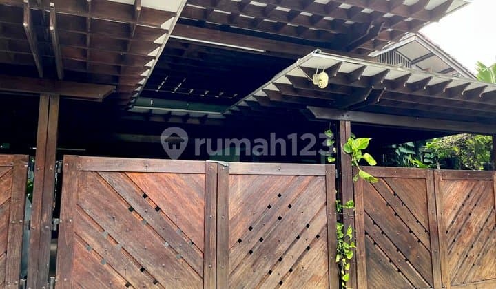 Komplek Hijau, Akses Tol & MRT Dekat – Rumah Ideal Keluarga Jakarta