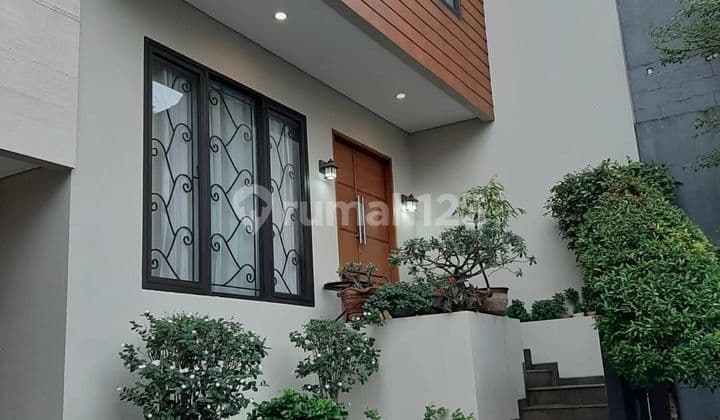 Siap Huni, Terawat, Dalam Townhouse, Semi Furnished, Dekat JORR