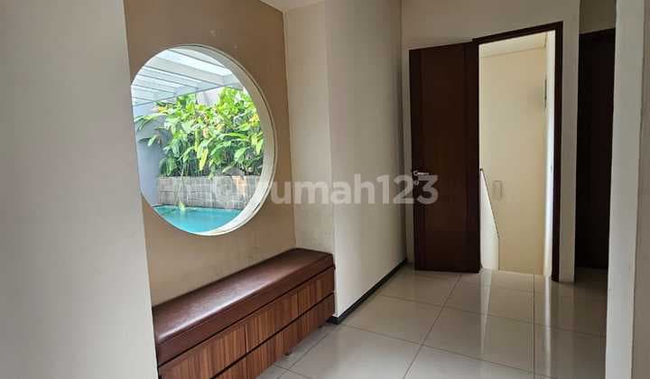 Dekat SCBD! Rumah Modern Ada Rooftop & Kolam, Siap Huni Sekarang