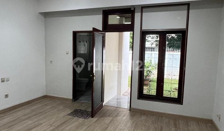 Sewa Rumah di Area Senopati Kebayoran Baru - 1 Lantai, bisa untuk Kantor, Siap Huni!