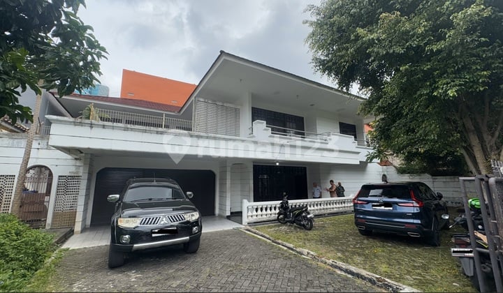 Bisa Jadi Kantor, Bisa Jalan Kaki ke Gatot Subroto, Parkir banyak