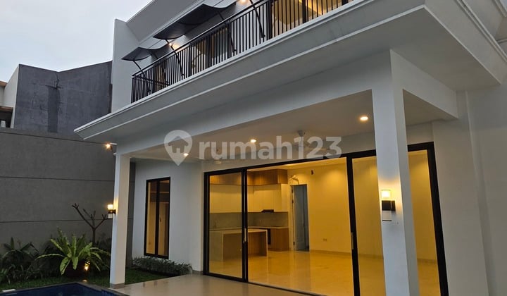 Rumah Brand New Mewah American Classic. Ada Pool. Siap Huni. Langka