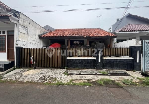Rumah Tua Hitung Tanah di Cilandak Barat, Dekat Antasari, Butuh Renovasi, Lebar muka 8 meter