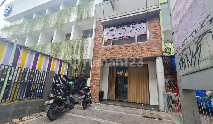 Ruko 4,5 Lantai Siap Pakai di Area Panglima Polim. Ada LIFT