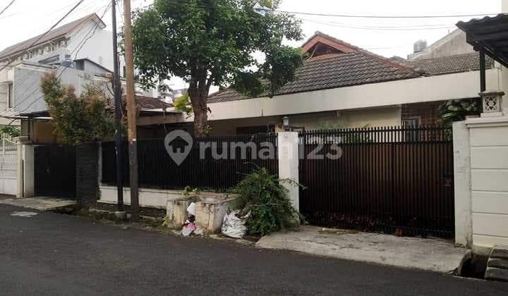 Rumah 2 Lantai Luas di Cilandak Barat! 9 Kamar, Akses MRT, Harga Nego Abis!