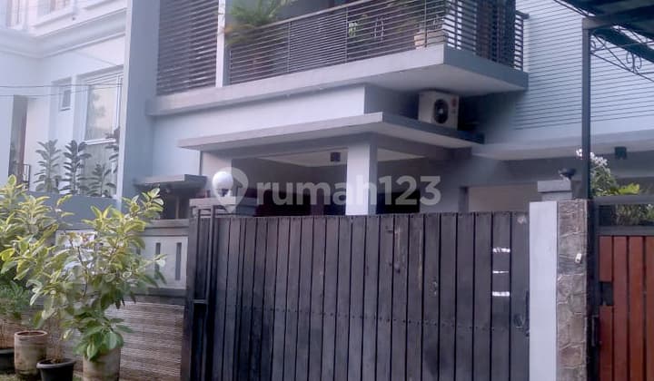 Dijual Rumah Cantik 2 Lantai di Pondok Indah - Dekat Tol Tb Simatupang