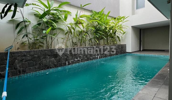 Rooftop View & Swimming Pool! This Luxurious 3-Story House is a Must-See