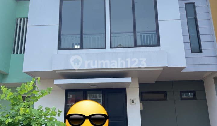 Rumah 2 Lantai di Malibu Village sudah renovasi , lokasi strategis dan nyaman