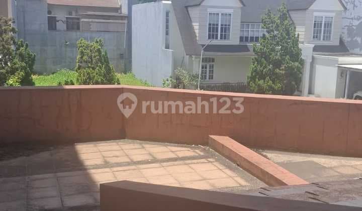 Dijual Rumah di Singgasana Pradana Bandung
