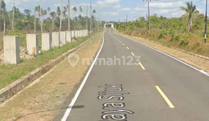 Whose land is being developed in Sijuk Belitung?