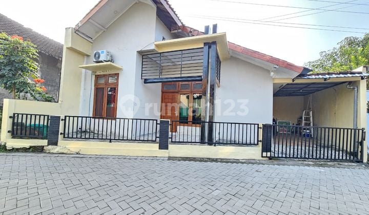 Minimalist House Near Hyatt Palagan Ngaglik Sleman