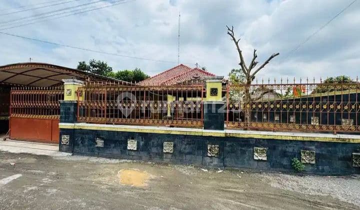 Rumah kontrakan Besar dan luas di jl. Kaliurang Ngaglik Sleman. SHM Bagus
