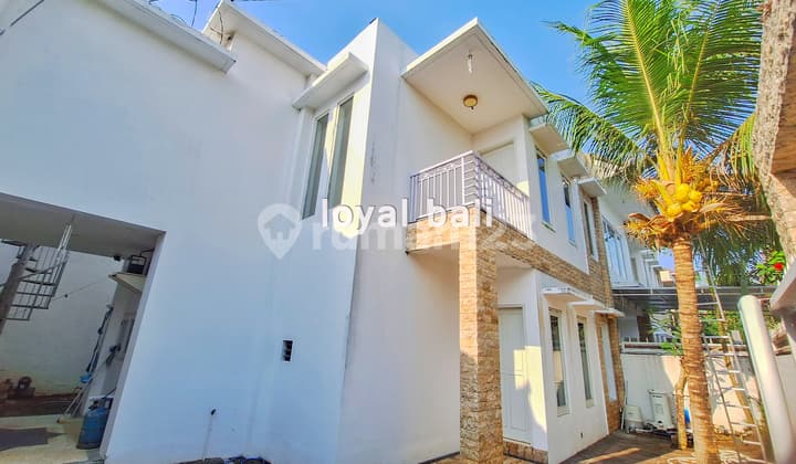 Luxury And Modern House With White Nuance In Taman Mumbul, Bali