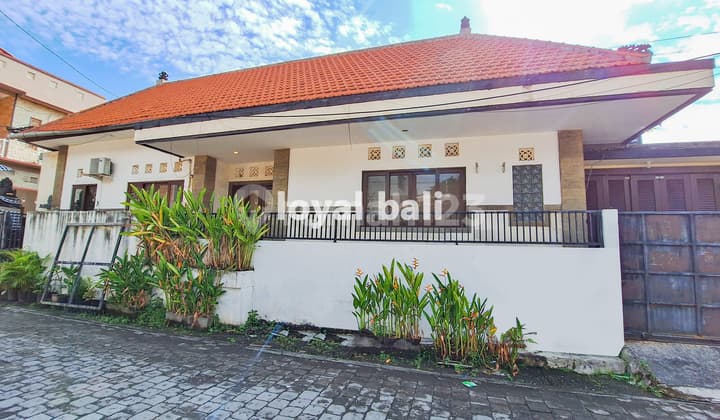 Rumah, Homey House And Convenient Location In Seminyak, Bali