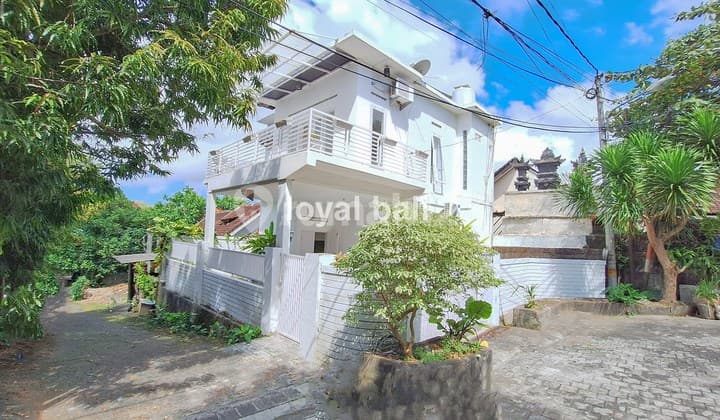 House, Exotic House with White Nuance in Benoa, Bali