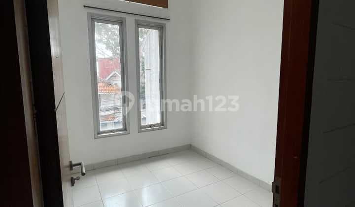Dijual Rumah 2 Lantai Area Cigadung Dekat Dago
