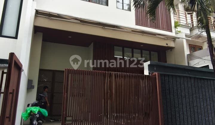 Rumah Permata Buana 3 Lantai Lt 144M2 Minimalis Siap Huni Bebas Banjir