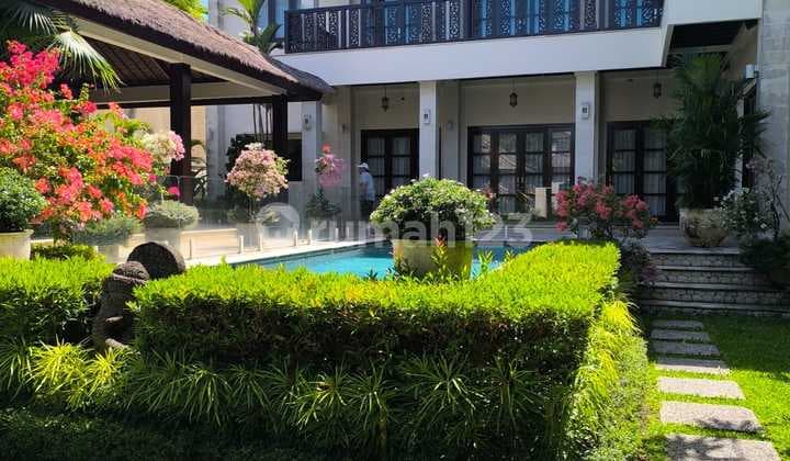 Villa Mewah Jimbaran Dekat Four Seasons dan Pantai