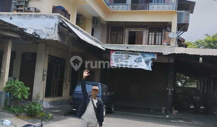 Gudang dan Rumah 3 Lantai di Jalan Raya Utama Cargo Denpasar
