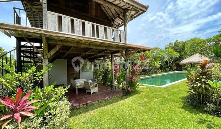 Luxury villa with 9 bedrooms, 7 minutes to Kedungu Beach, 10 minutes to Tanah Lot.