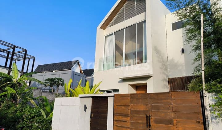 Villa Modern Mewah 2 Lantai Dengan Kolam Renang Di Ungasan
