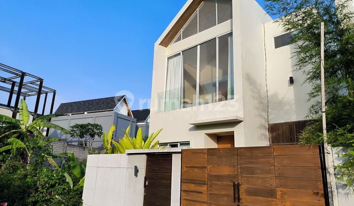 Luxury Modern 2-Story Villa with Swimming Pool in Ungasan