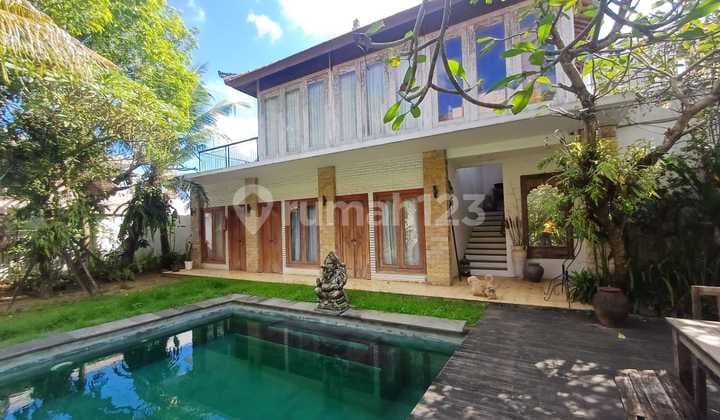 Villa Mewah Gaya Kolonial 5 Kamar Di Umalas Bali