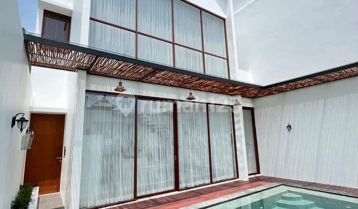 Vila Modern Baru 3 Kamar Furnished Ungasan Kuta Selatan