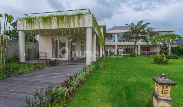 Luxury Beachfront Villa in Ketewel Spacious and Strategic