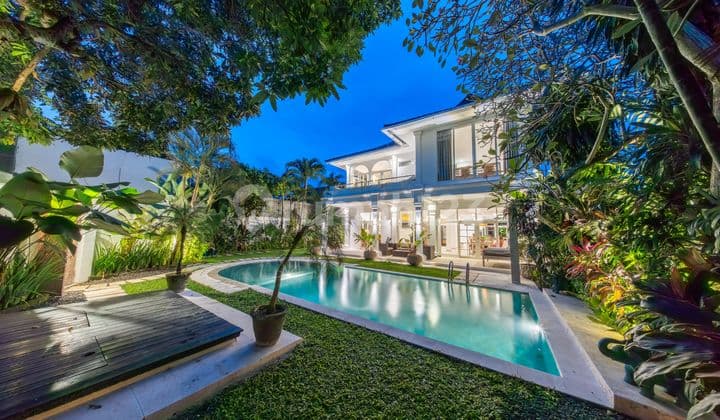 Classic Premium Villa Ready to Occupy in Seminyak, Fully Furnished