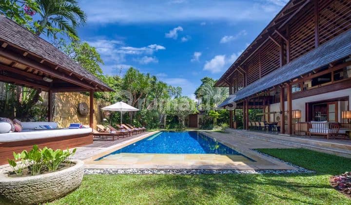 Villa Mewah di Seminyak Full Furnished 5Br, Pool Besar
